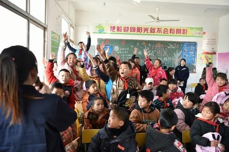 VSport-胜利团委开展“青春照亮扶贫路”主题活动